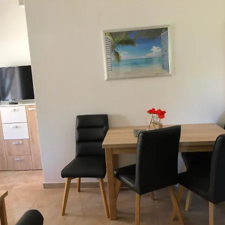 Antunovic Apartment Povljana